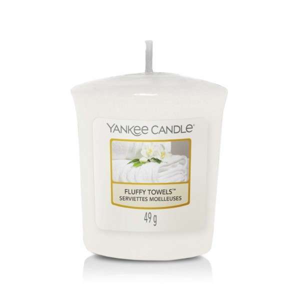 Mała świeczka Votive Yankee Candle FLUFFY TOWELS