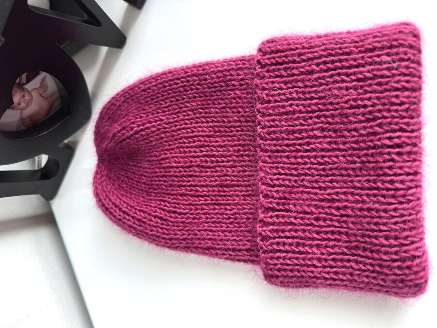 Ręcznie robiona czapka beanie AUREA 100% Baby Merino plus moher i jedwab 41/17 Śliwka