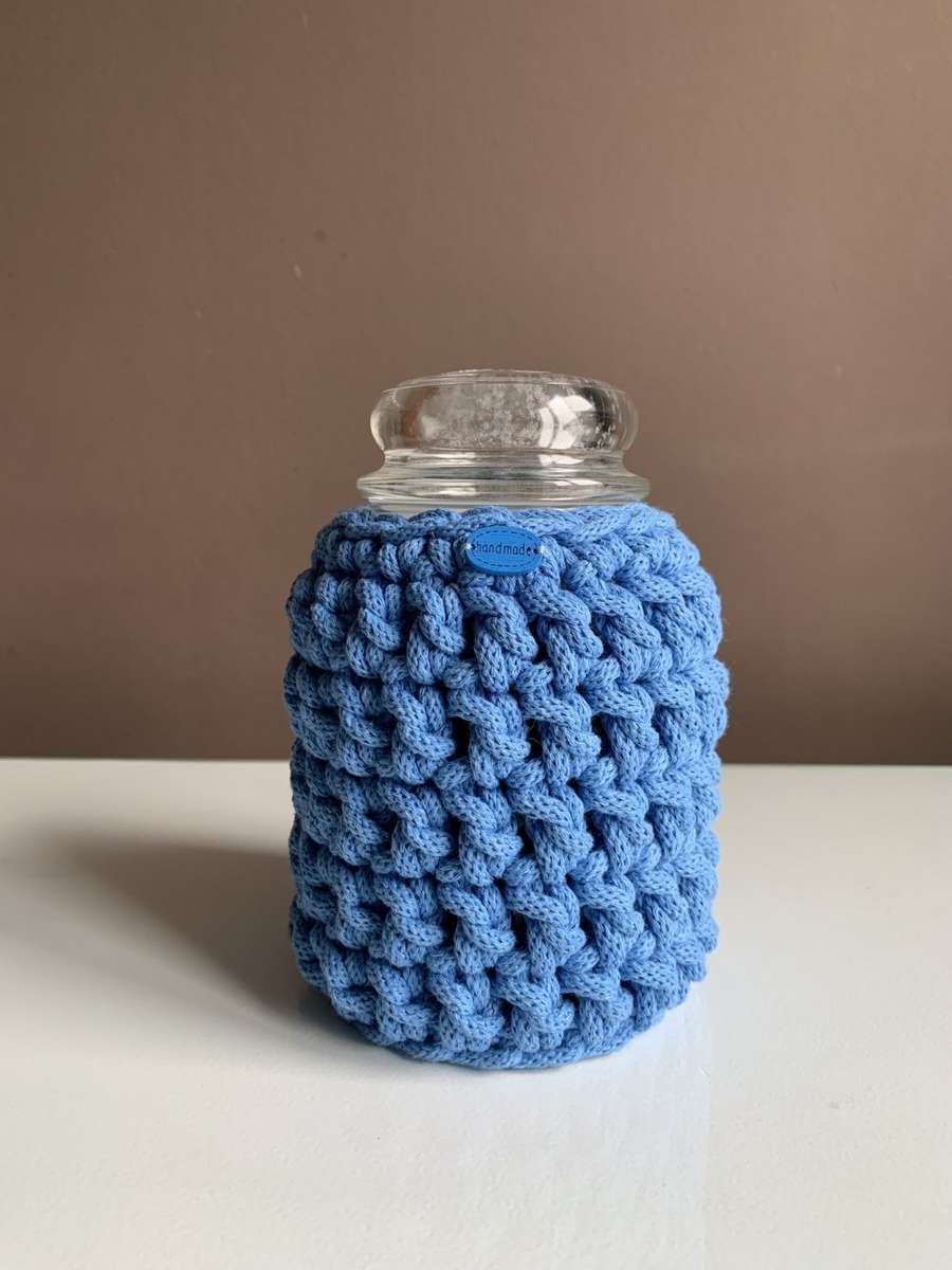 Ręcznie robiony Sweterek na świecę ze sznurka bawełnianego 480 Niebieski