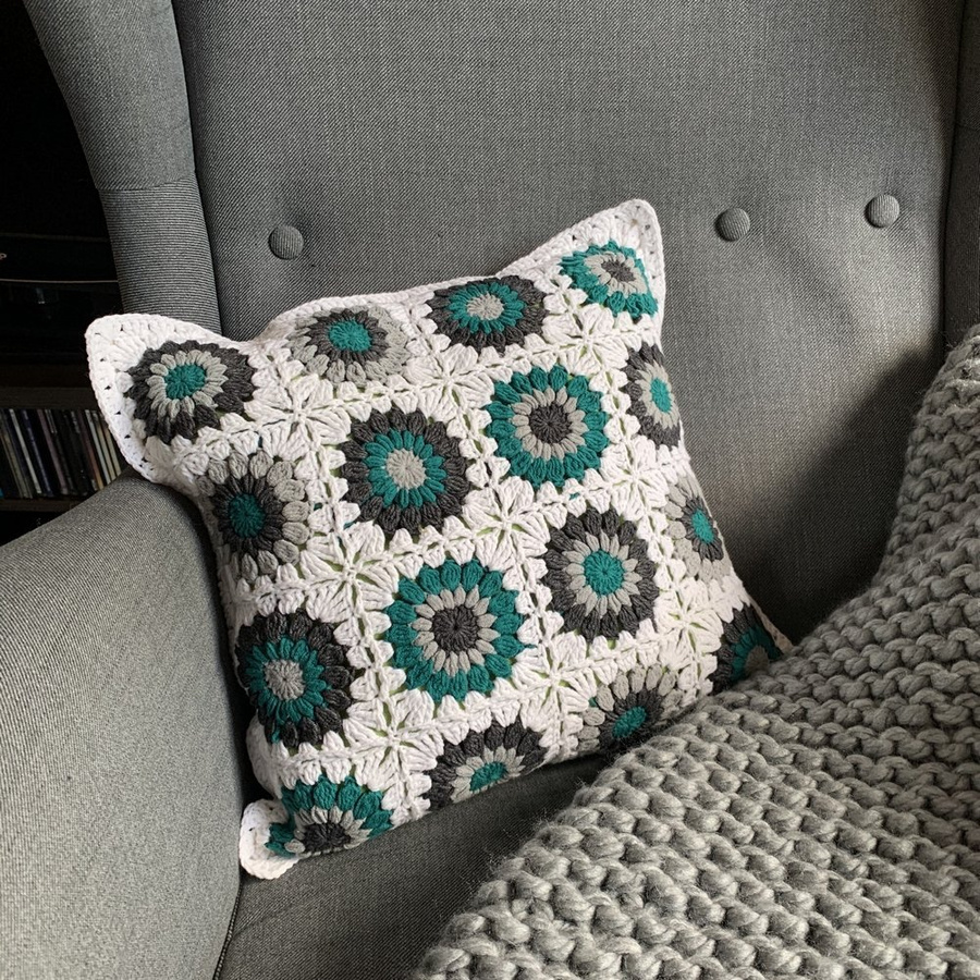 Poszewka na poduszkę 40x40 cm zielone kwiatki