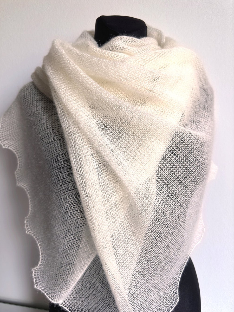 Delikatny i zwiewny szal moher z jedwabiem Ecru 60 x 210 cm